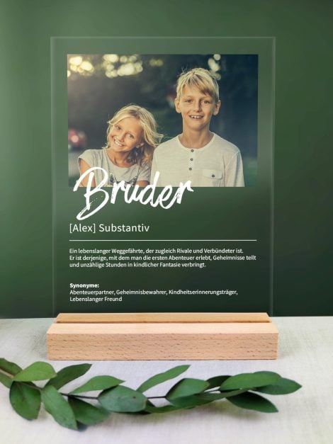 Personalisiertes Brudergeschenk: Acryl-Fotogeschenk mit Duden-Definition als bestes, großes, geburtstägliches Geschenk für den Bruder.