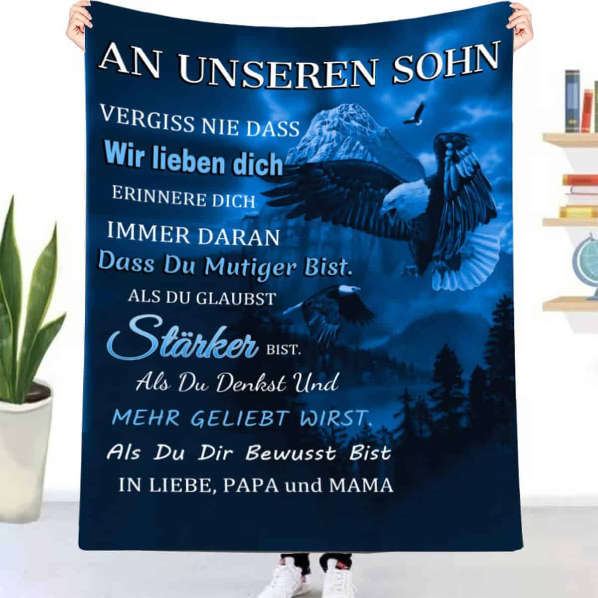 UOOYAA Kuscheldecke Personalisierte Geschenke Decke An Unseren Sohn von Mama und Papa,Eltern für Sohn Deutsche Briefdecke Wohndecke für Tv-Decken 18. Geburtstag Junge Geschenke