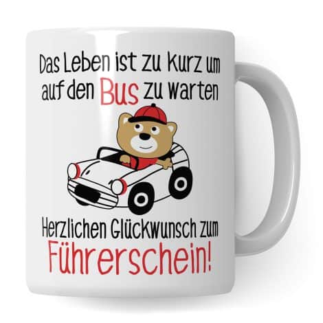 Witzige Kaffeetasse zum Führerscheinerfolg 2023 als Geschenk für Männer, Frauen, Jungen und Mädchen.