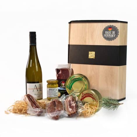 Geschenkset “Vesper” der Schwarzwälder Metzgerei mit Wurstspezialitäten, Gourmet-Senf und erstklassigem Weißwein – 8-teilig.