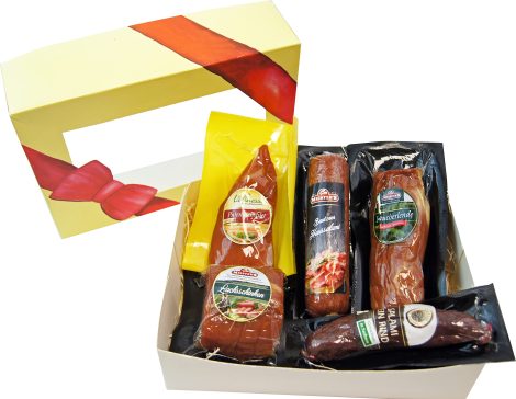 Geschenkset mit ausgewählten delikaten Wurstsorten: Rindersalami, Räucherlende, Puten- und Lachsschinken, Gourmetqualität.